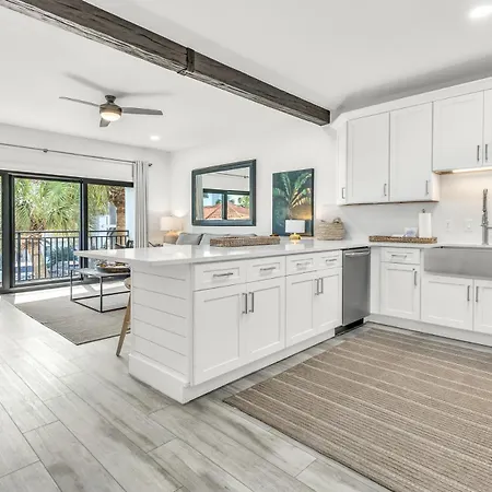 Palms Of Seagrove D5, Steps To The Beach, Sleeps 4, Pool, 2 Bikes And 5 Mins From Seaside